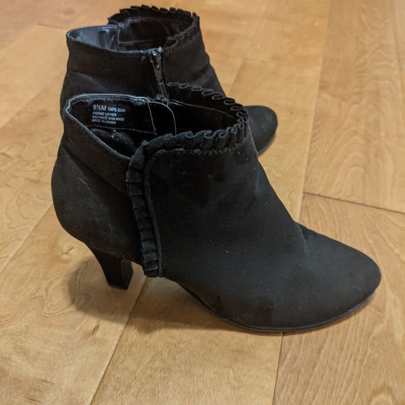 Aerosole black suede ankle boots - Picture 3 of 3